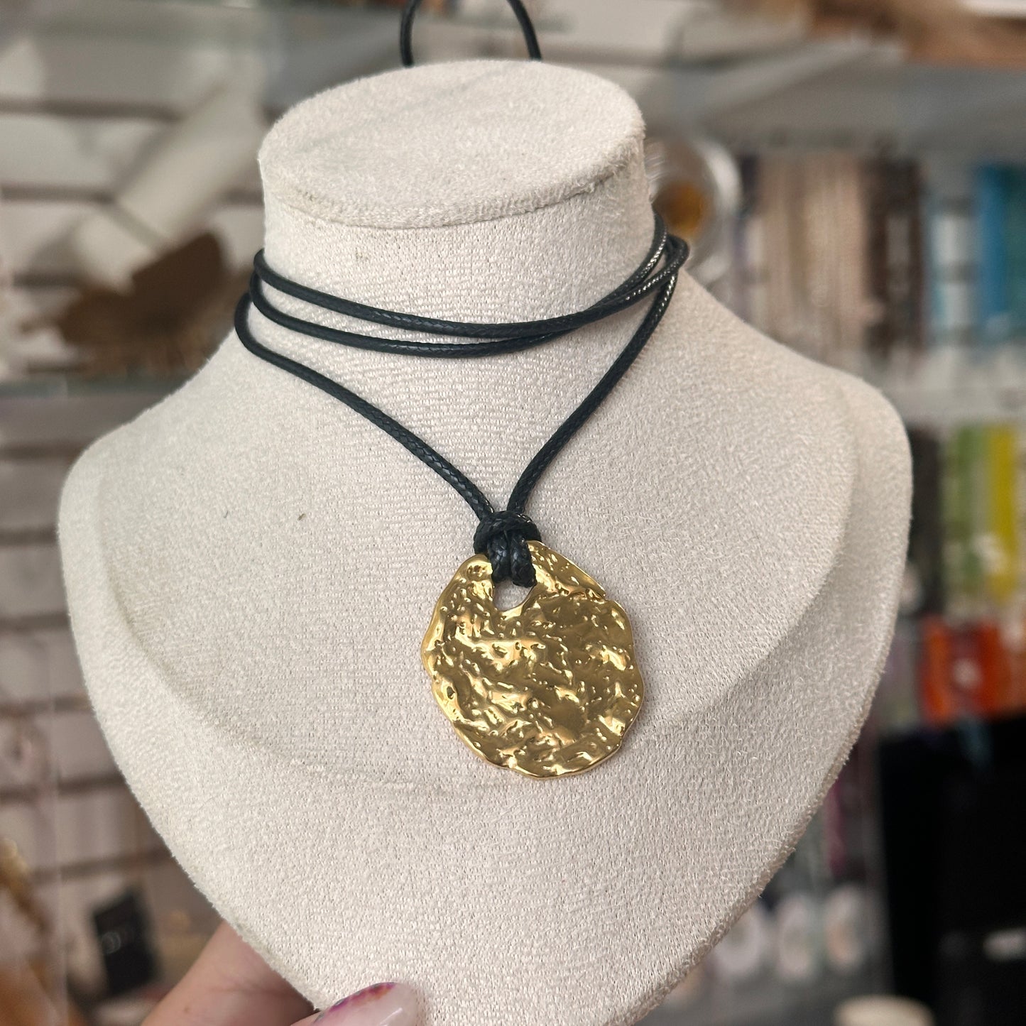 Fiamma Thread Choker