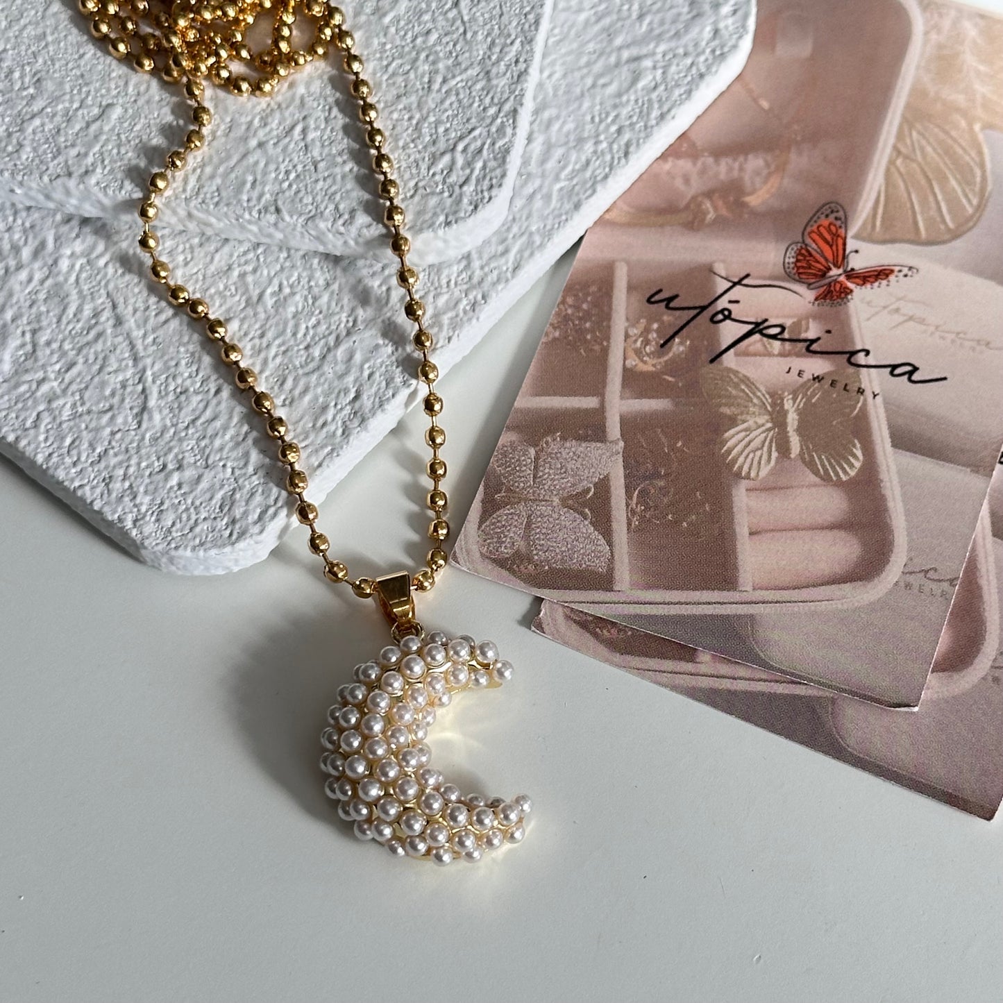 Luna Perlada Necklace