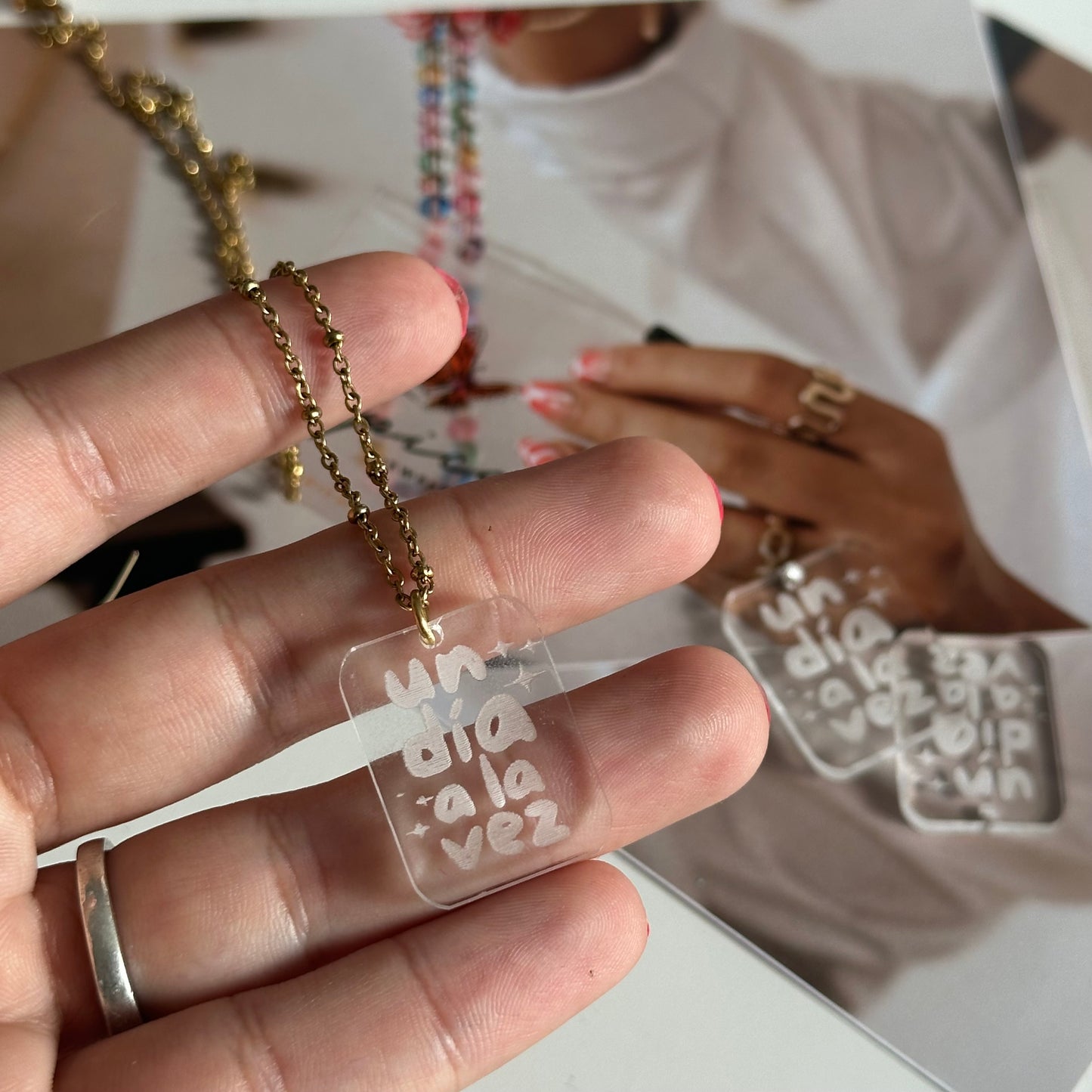 Un día a la vez Gold Chain