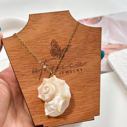Caracola Shell Necklacd