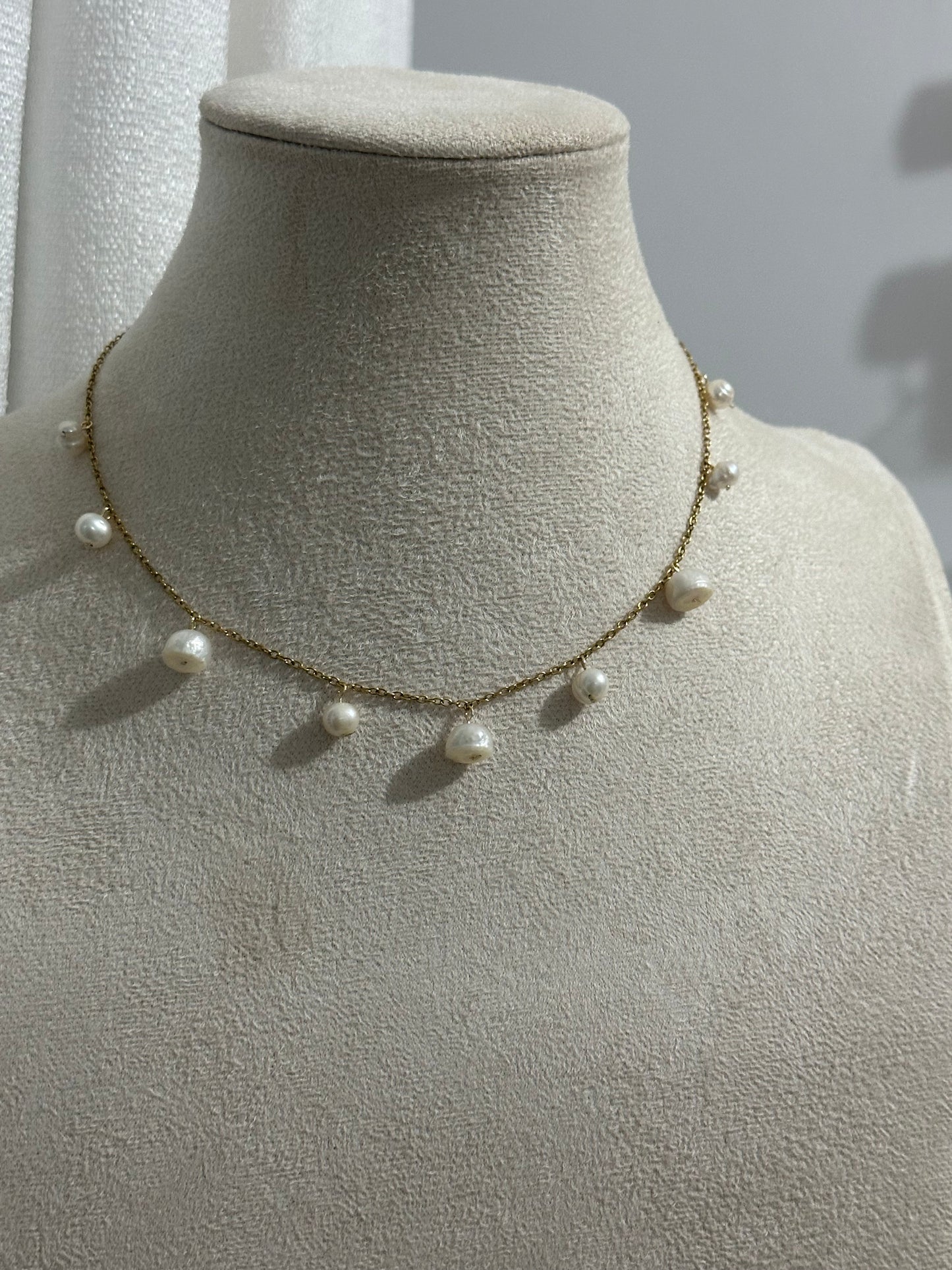 Perlitas Chocker Necklace